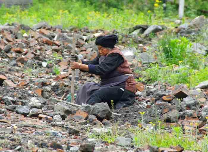 China aardbeving puin vrouw Wo long
