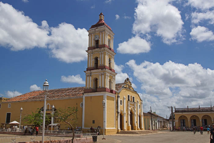 dorpsplein, kerk, Camajuani, Cuba