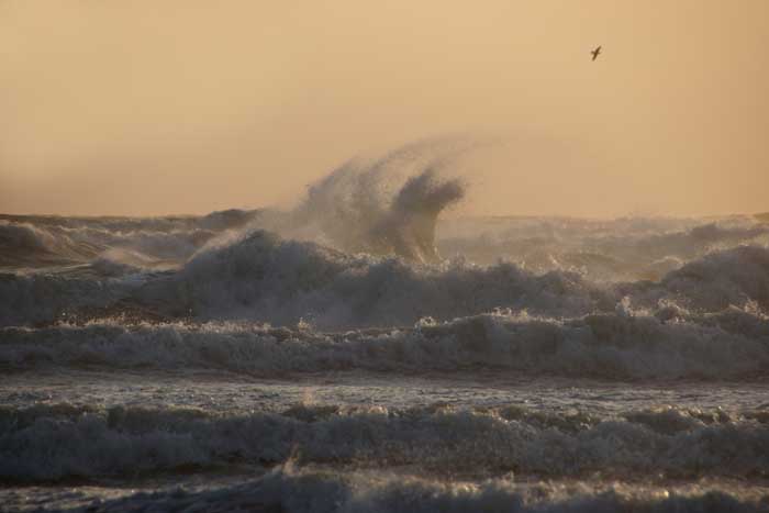 storm golven Noordzee