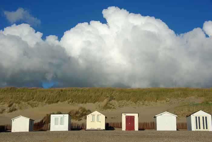 stapelwolk Texel strandhuisjes