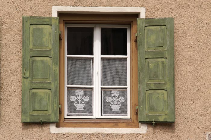 Ardez, Graubünden, Zwitserland, raam, mensen, borduurwerk