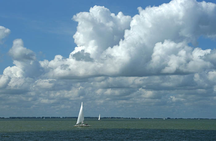 IJsselmeer, zeilboot, wolken, stapelwolk, recreatie