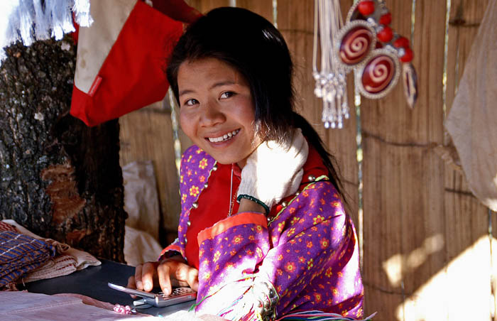 Palong, souvenier verkoopster, Doi Ang Khang, Thailand