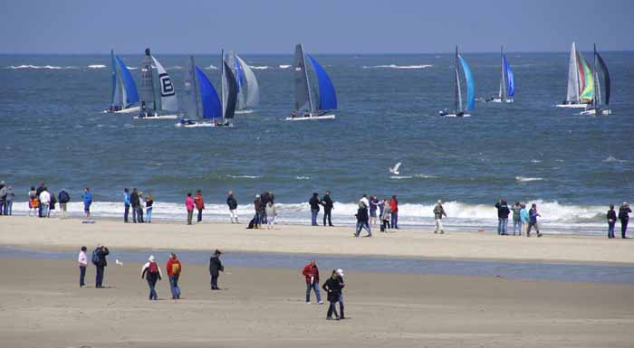 catamarans strand ronde om Texel