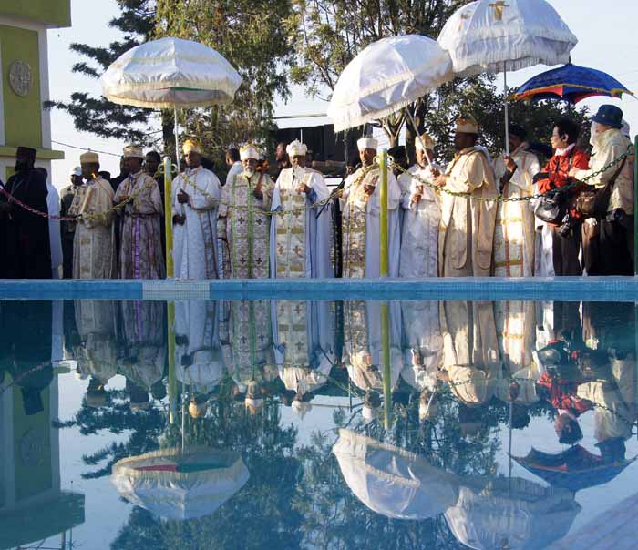 Ethiopië Timkat doopfeest priesters