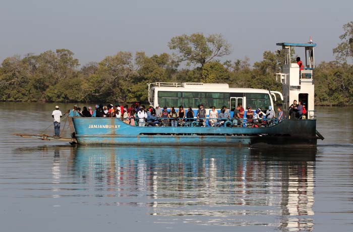 rivier, scheepvaart, pont Janjanburay, Gambia-rivier, Gambia