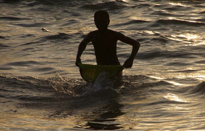 Gambia kind zee net visserij