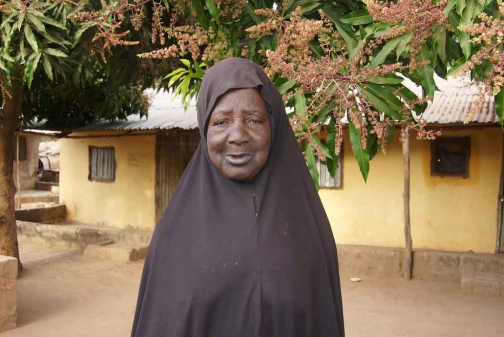 Gambia Tendaba oude vrouw