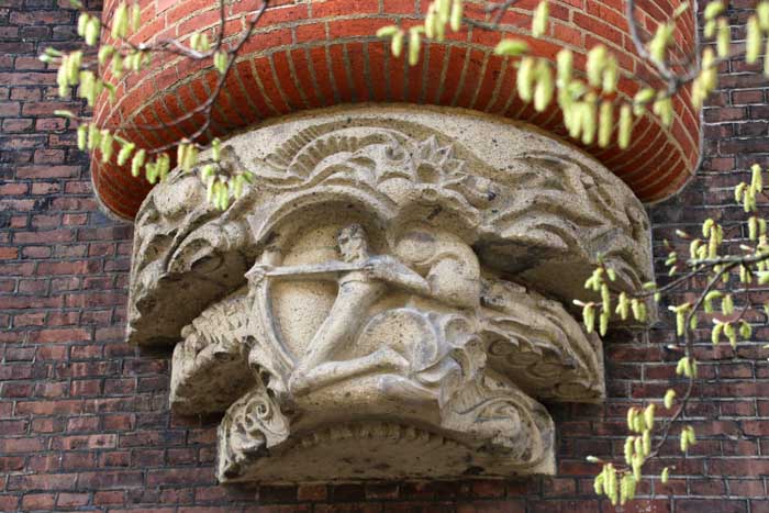 Amsterdamse School Het Schip versiering