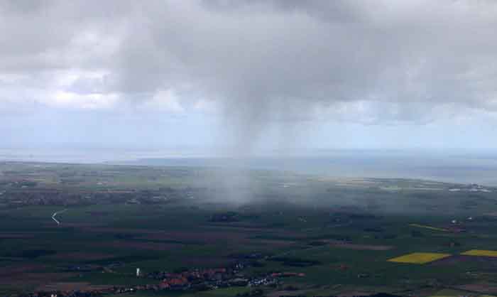 luchtfoto bui regen Texel