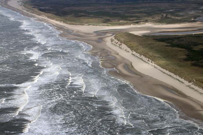 slufter golven luchtfoto