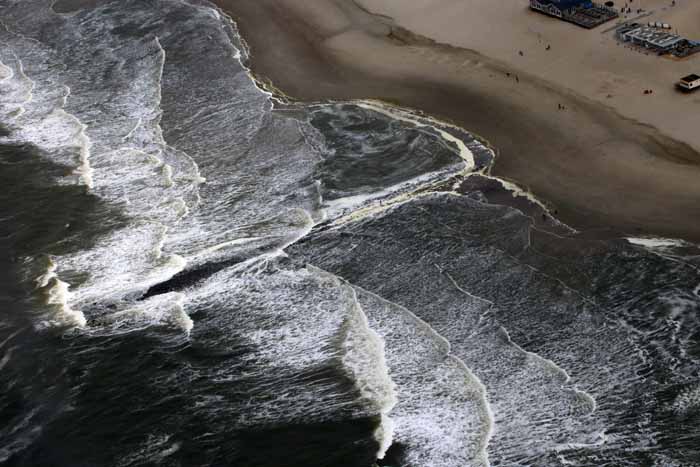 zee vloed branding strekdam luchtopname Texel