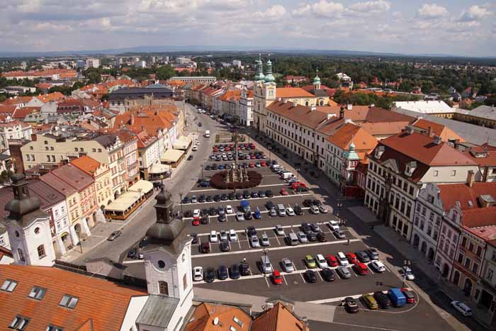 Hradec Kralové, Stadsplein vanaf de Witte Toren Tsjechië